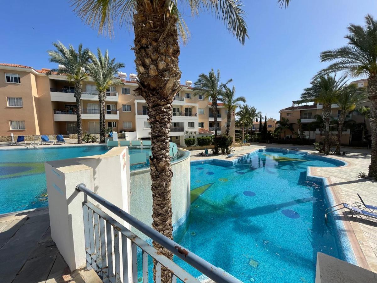 Iris Village Grand Apartment Пафос Екстериор снимка