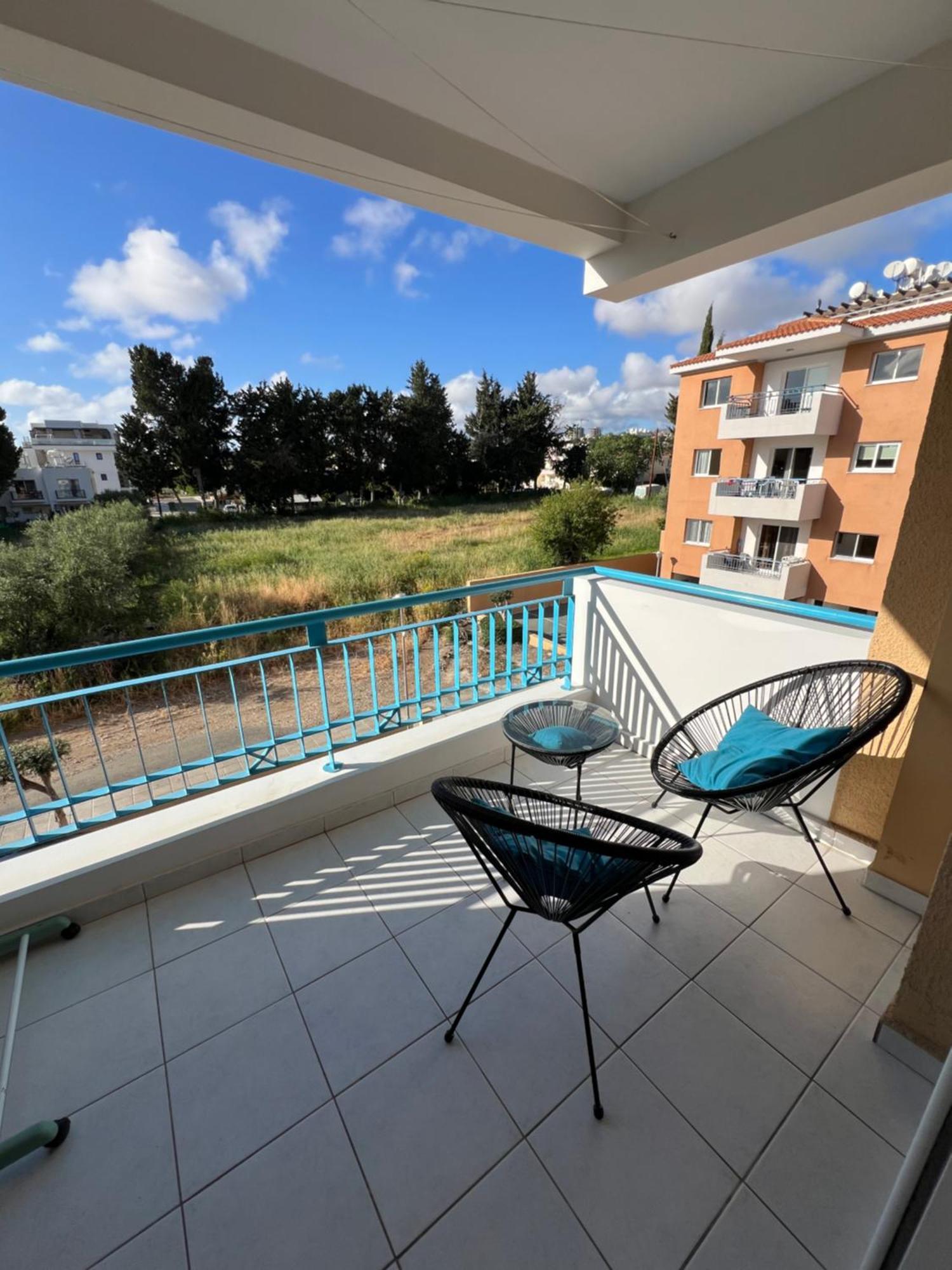 Iris Village Grand Apartment Пафос Екстериор снимка